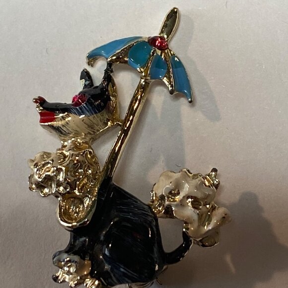 Vintage Poodle Brooch With Blue Umbrella & Rhinestone Eyes J0134 - Picture 2 of 16